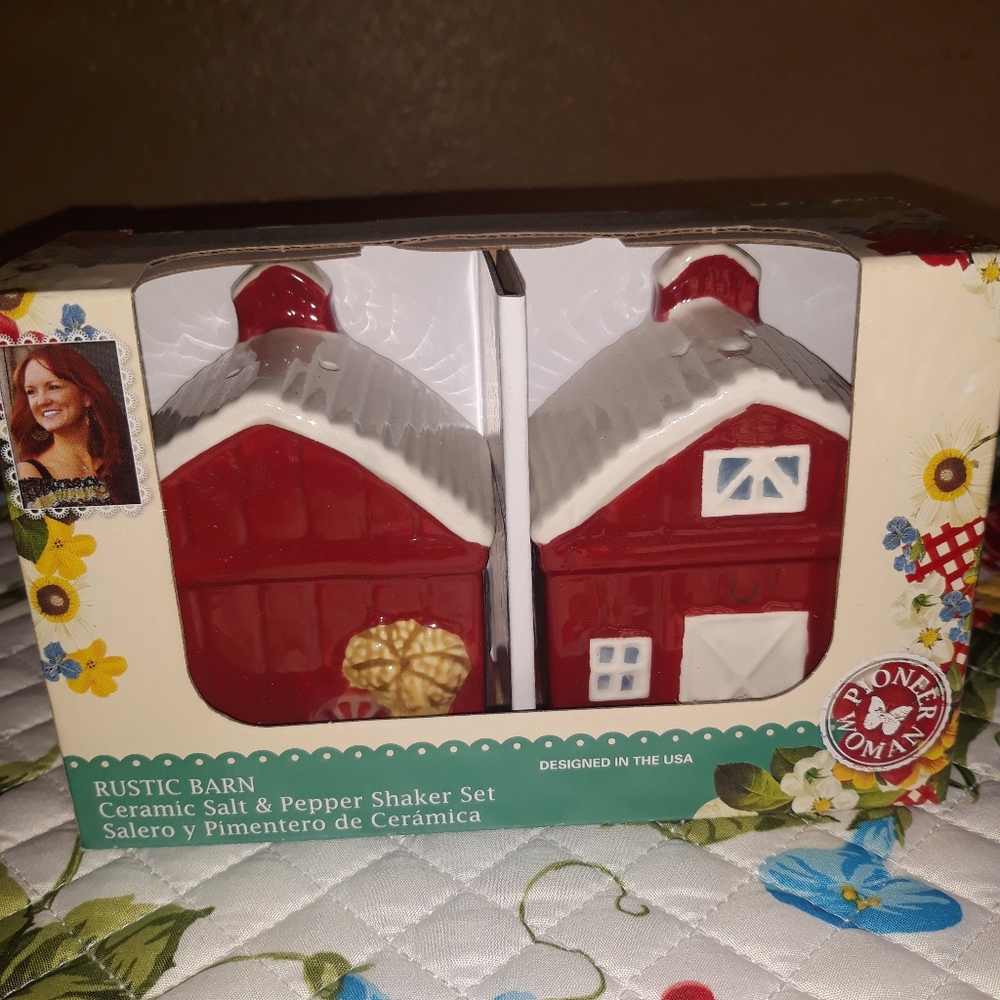 The Pioneer Woman salt and pepper shakers